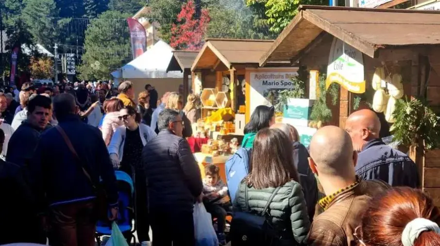 A Camigliatello oltre 100mila visitatori per “Autunno in Sila”, Monaco: “Turisti da tutto il Sud”
