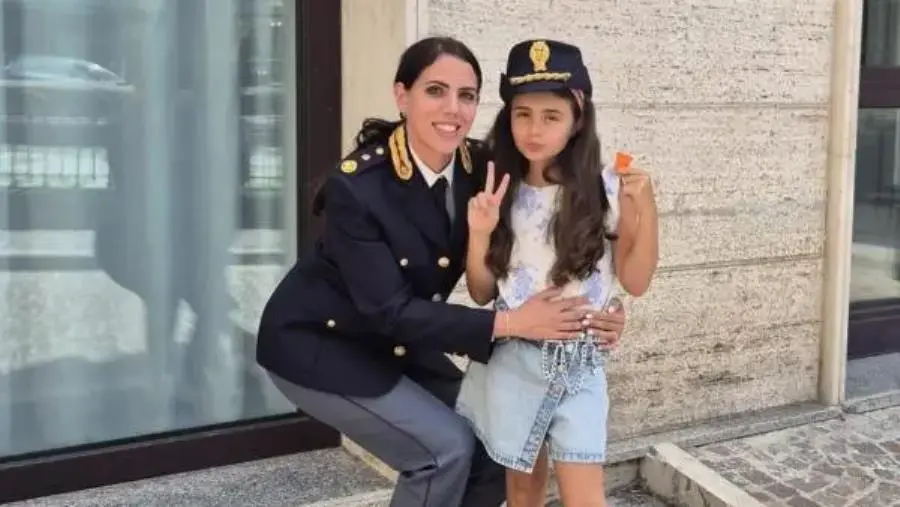 Desiderio esaudito: la piccola Alessandra incontra i poliziotti della Questura di Catanzaro 