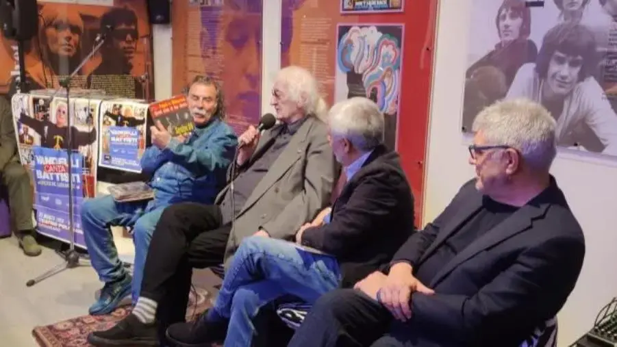 images Catanzaro, un "tuffo" nella musica beat con Maurizio Vandelli: tra aneddoti e grandi emozioni