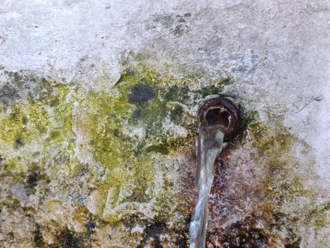Vandalizzata la fontana di Piterà, Squillace: “Un gesto che ci indigna, come i rifiuti nella fontana del Cavatore”