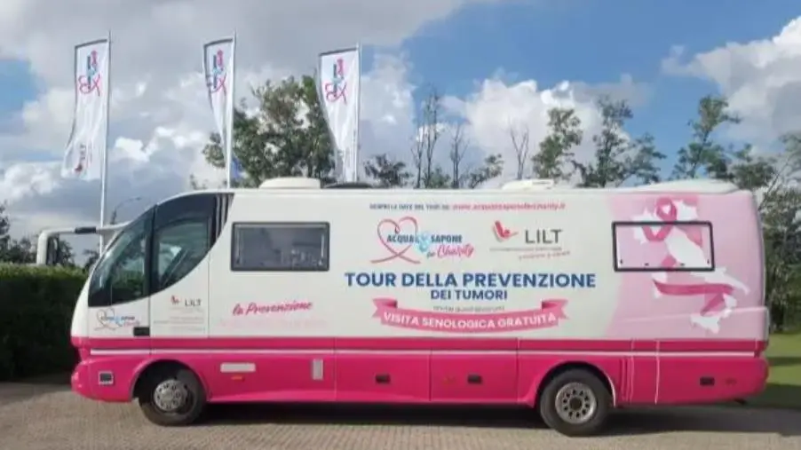 Tappa a Crotone del 'Tour della Prevenzione' promosso da Acqua & Sapone in collaborazione con LILT