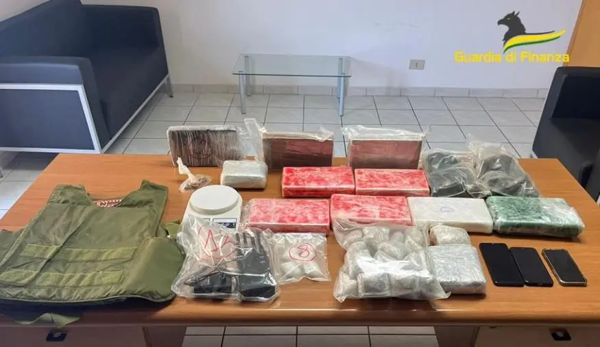 Cosenza, sequestrati 13 chili di cocaina: 2 arresti