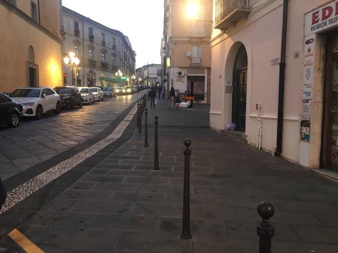 images I commercianti di Piazza Roma: "Esclusi dalla festa dell'Uva. Così siamo destinati a morire"