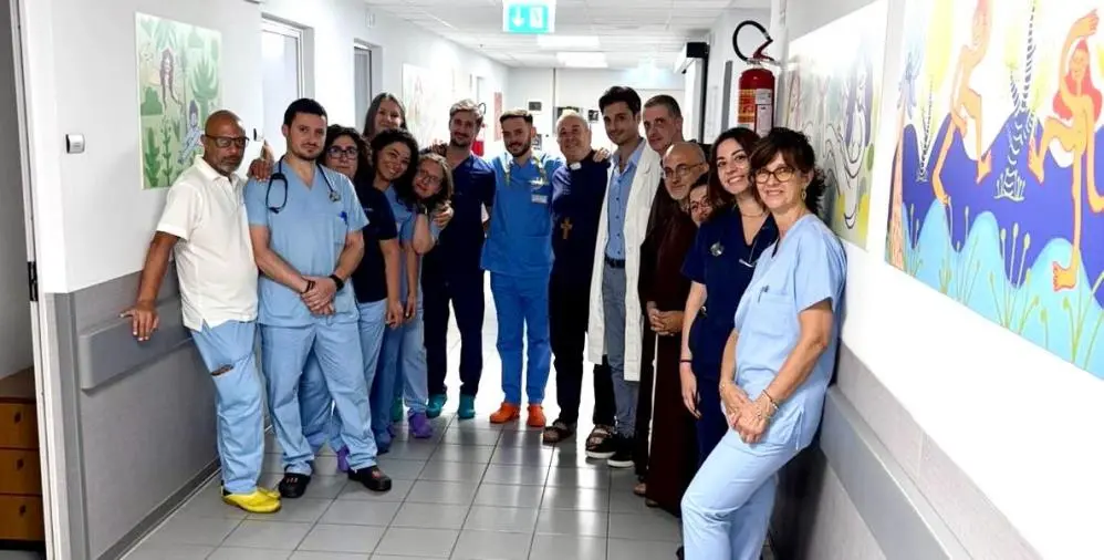 Intossicazione botulino, la visita del vescovo nel reparto di Terapia intensiva di Cosenza