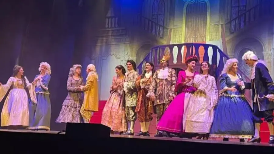 Ama Calabria porta in scena “La leggenda di Belle e la bestia”: successo a Catanzaro