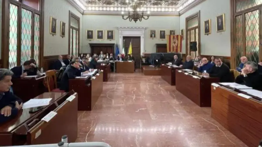 “Catanzaro merita di più”: l’opposizione diserta il Consiglio Comunale e lancia l’allarme sanità