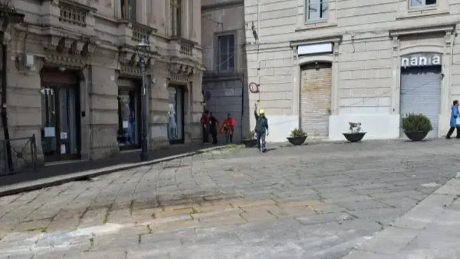 Catanzaro, smantellato il cantiere davanti la Prefettura 