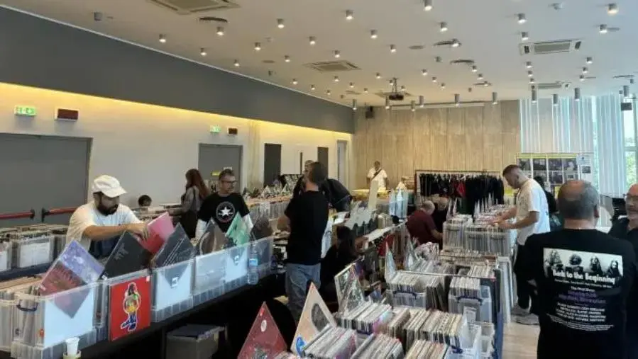 Catanzaro si accende di musica e passione: successo per la VI edizione di Catanzaro Vinyl Market