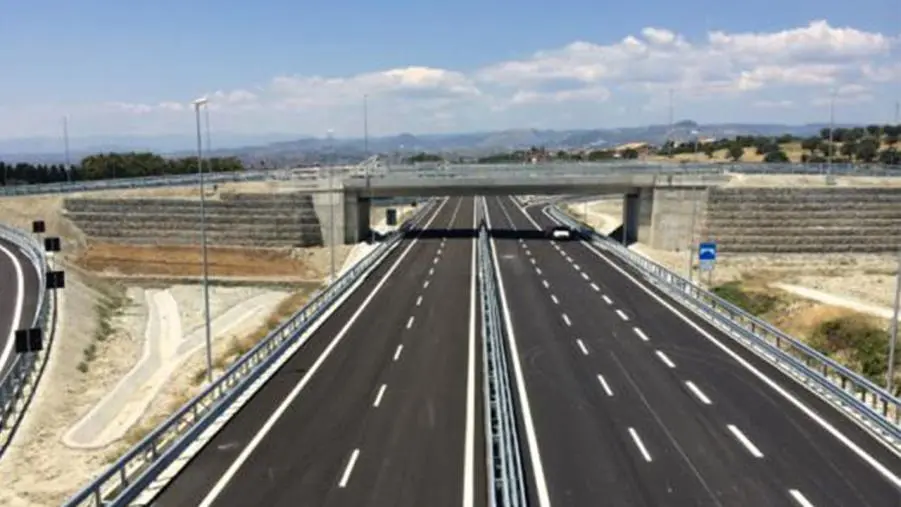 Anas aggiudica 5 lotti per la nuova SS106 tra Catanzaro e Crotone: 2,6 miliardi per 44 km