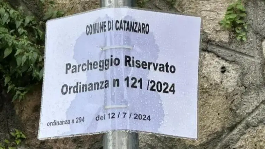 Alleanza per Catanzaro: "In città la segnaletica 'innovativa' del codice della strada"