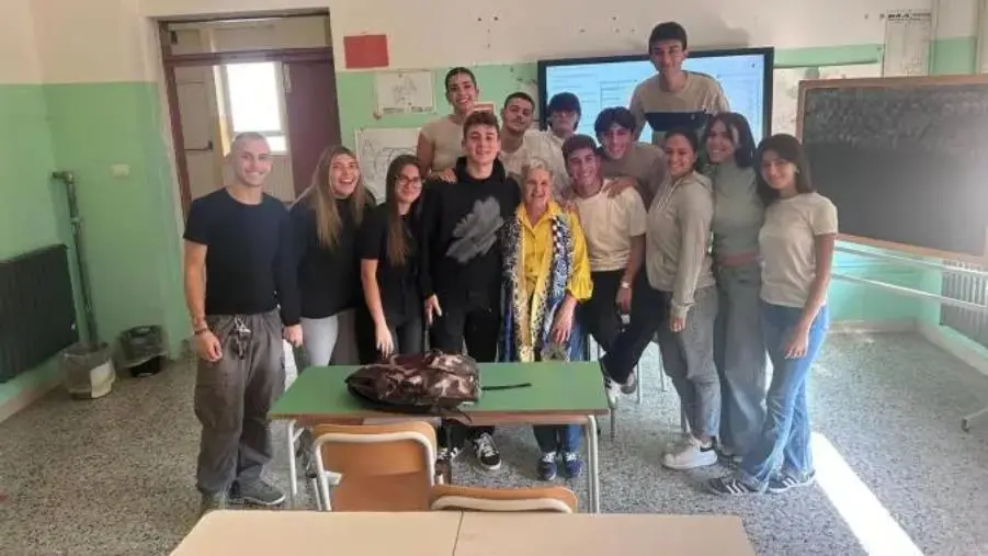 Cosenza, il liceo Fermi Polo Brutium piange la prof Ferraro: "Una collega speciale"