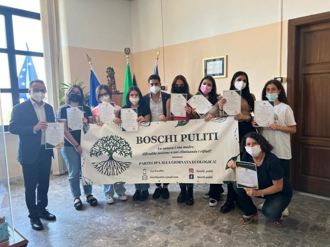 images Progetto "Boschi Puliti": premiate le studentesse dell’Istituto De Nobili di Catanzaro