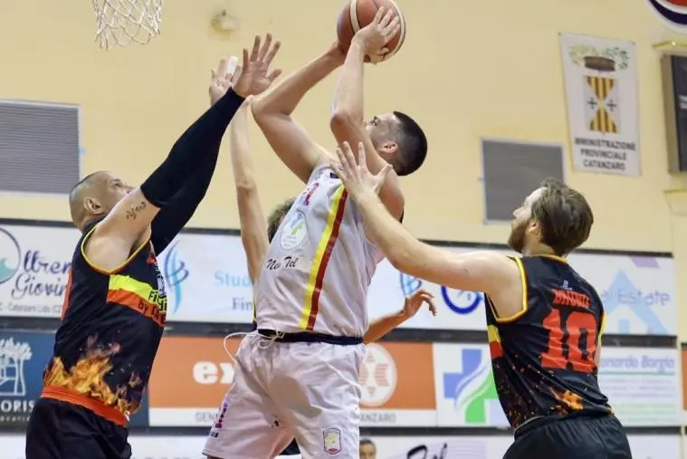 images Basket Academy Catanzaro al Pala Pulerá stende Cus Palermo 83-61 e vola in semifinale contro Gela