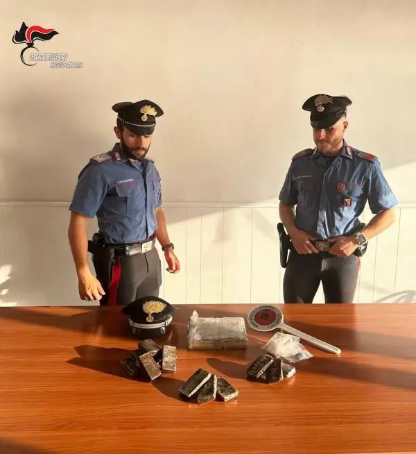 Cocaina e hashish in viaggio verso la Sicilia: arrestate due donne 