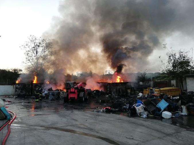 images Incendio all'impianto rifiuti di San Gregorio d'Ippona: interviene l'Arpacal