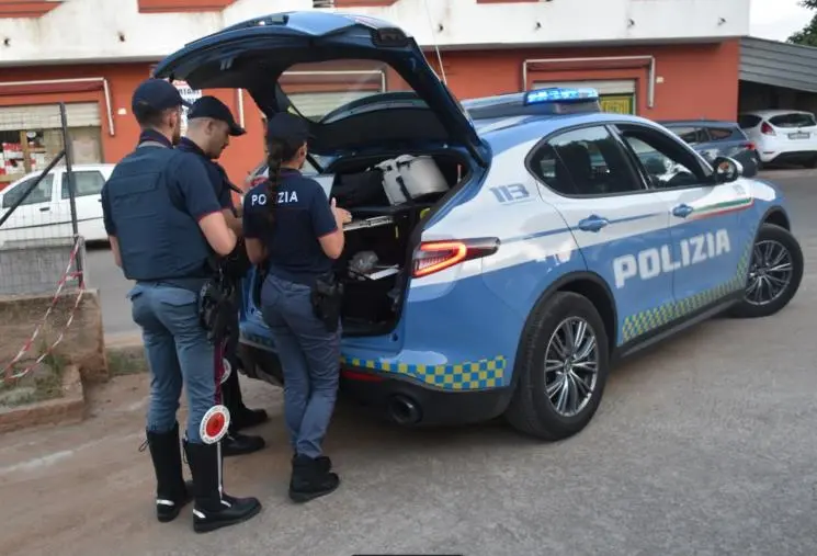 Maxi operazione della Polizia a Isola Capo Rizzuto: controlli a tappeto, denunce e sequestri