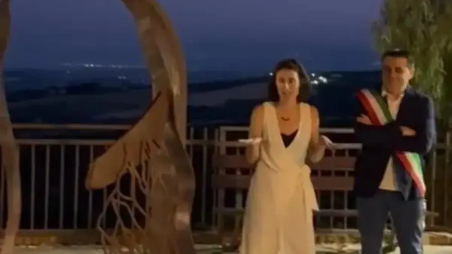 Simeri borgo, inaugurata l’opera di Anna ILL