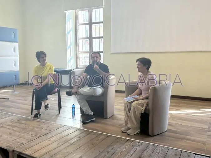 Catanzaro, presentato il libro "Essere pace nel mondo"  di Italia Solidale-Mondo Solidale