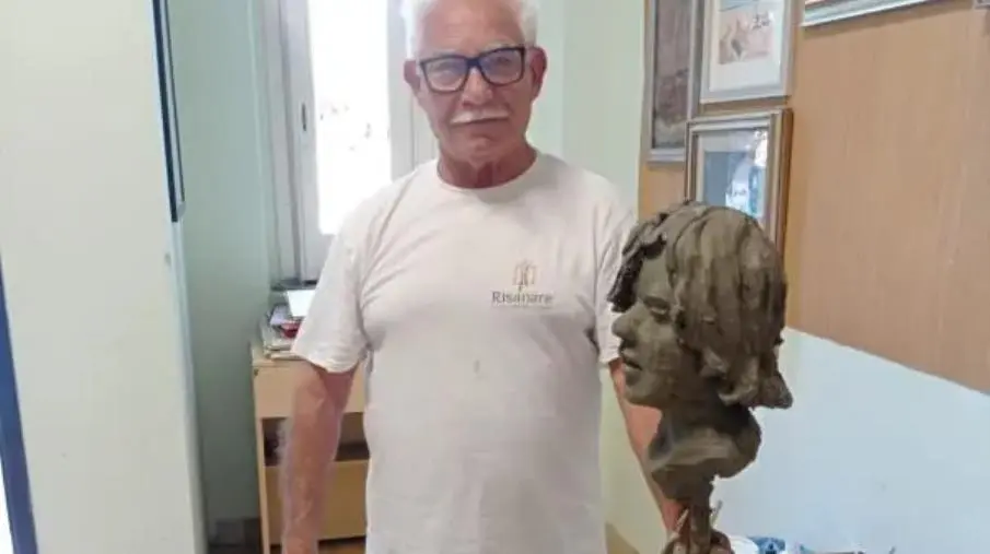 Catanzaro, Luigi Verrino dona una scultura ai ragazzi della Fondazione Città Solidale 
