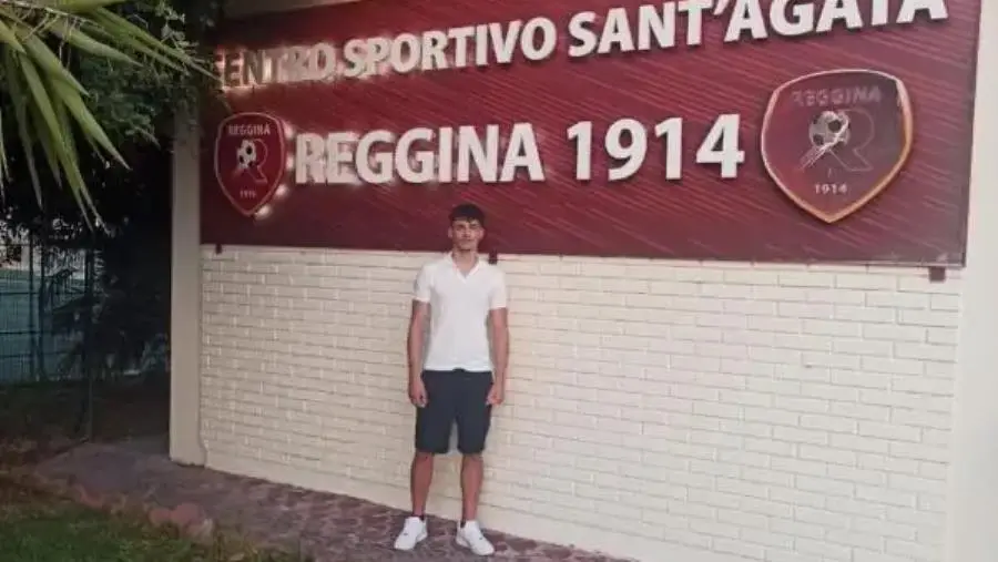 Calcio, l’attaccante catanzarese Vincenzo Longo passa alla Reggina