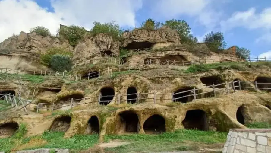Verzino e le sue grotte rupestri: un viaggio tra storia, natura e tradizioni del crotonese