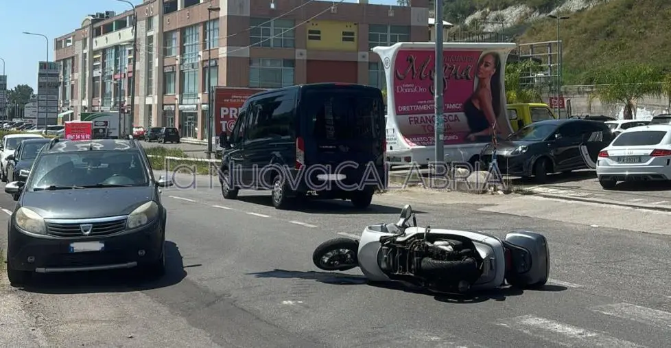 images Catanzaro, scontro tra auto e moto in via Lucrezia della Valle