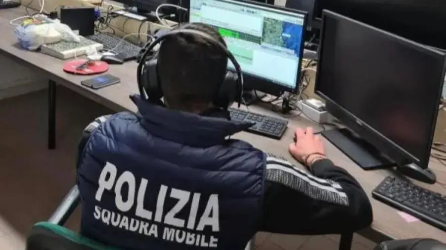 images Tentavano l'estorsione con metodo mafioso ad un imprenditore portuale a Catanzaro: 3 arresti a Crotone