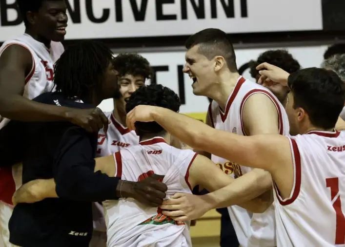 Play off, Basket Academy Catanzaro batte Fortitudo Messina e vola a gara tre