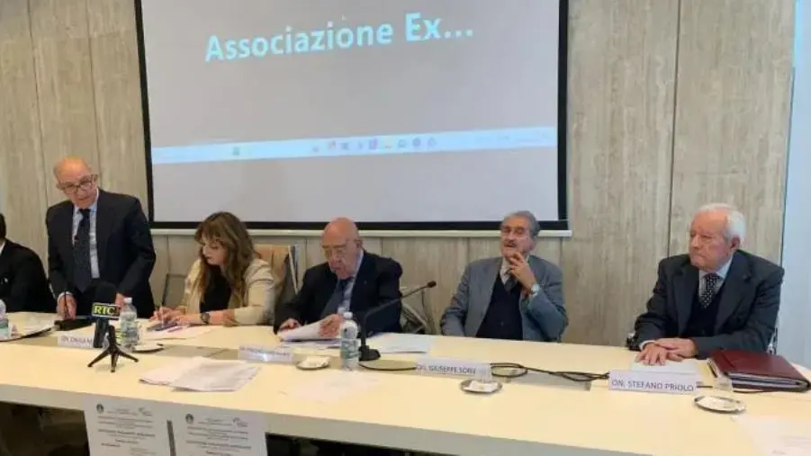 Prospettive di sviluppo per la Calabria: a Catanzaro l'incontro degli ex Parlamentari