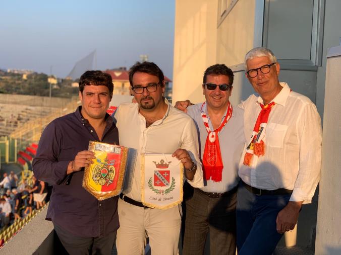 images Il presidente del Consiglio comunale di Catanzaro, Polimeni, ha incontrato il sindaco di Teramo prima del match di Lega Pro