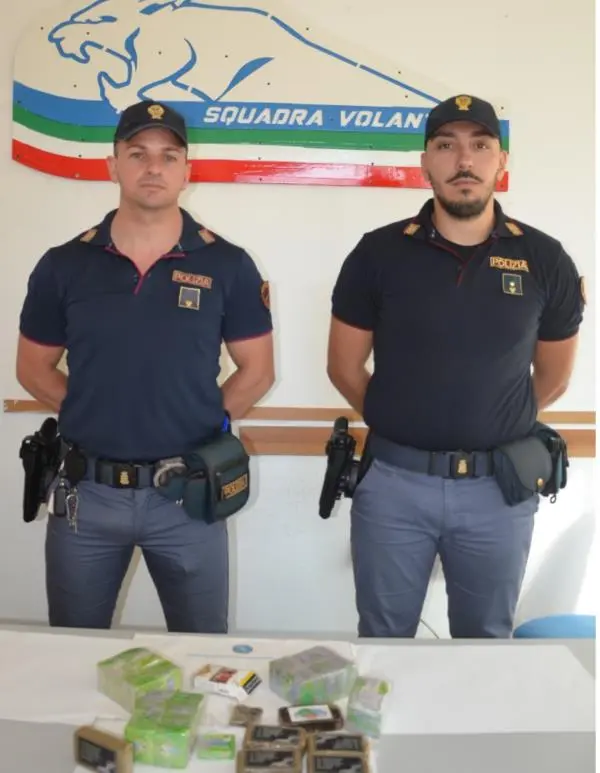Crotone, la Polizia sequestra 2,5 kg di droga: un arresto