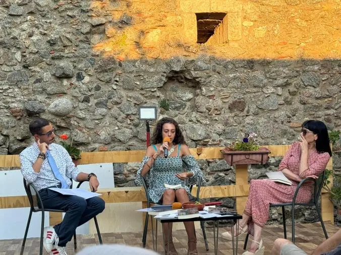 images 'Sole e pioggia', presentato il romanzo di Noemi Carello al Castello di Squillace