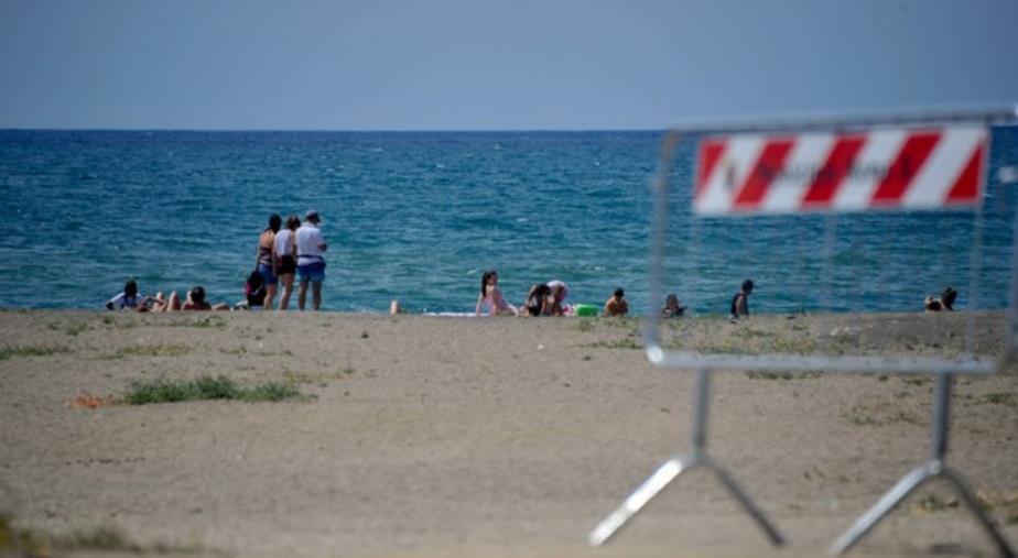 images Gizzeria, occupavano abusivamente 180mq di spiaggia dal 2002: sgomberato e condannati a pagare  