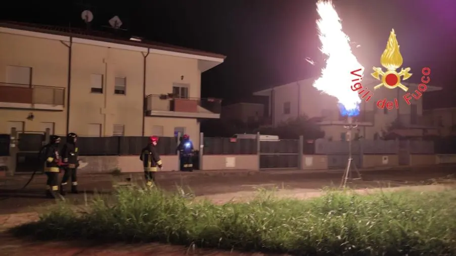 Fuga di gas da un bombolone interrato a Gizzeria, paura per 12 famiglie