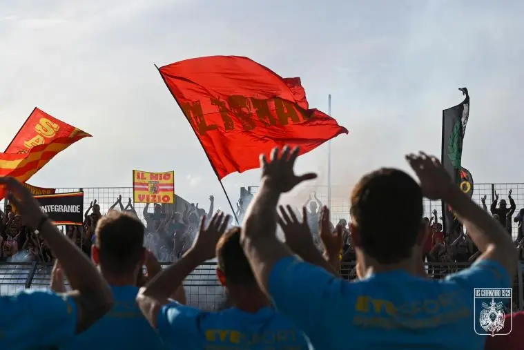 Gli Ultras si stringono intorno alla squadra e sollecitano il mister