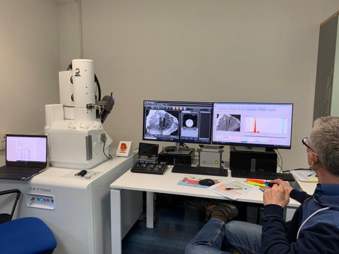 images Centro di Geologia e Amianto dell’Arpacal a Castrolibero, installato il nuovo microscopio elettronico a scansione