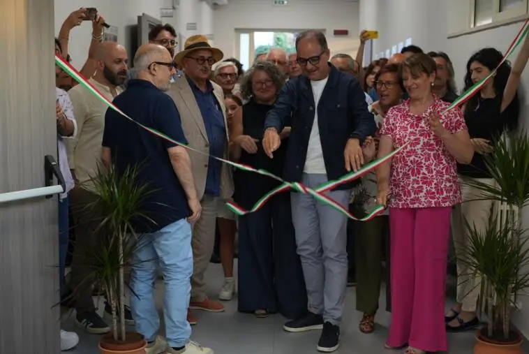 Grande partecipazione alla cerimonia inaugurale di “ChiaravalleArte 2025”
