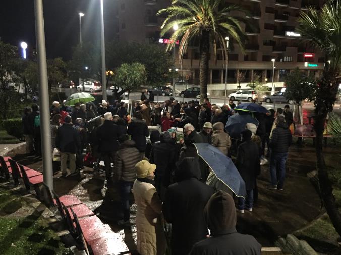 Le Sardine a Catanzaro per ricordare piazza Fontana. Cristallo: "Siamo antifascisti. No alle passeggiate elettorali" (VIDEO)