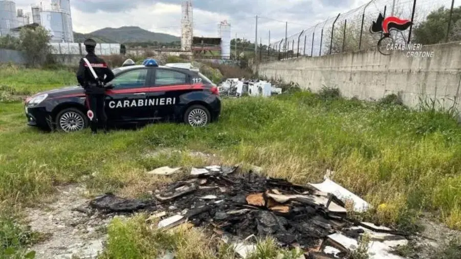 images Discariche abusive e incendi di rifiuti nel Crotonese: aree sequestrate