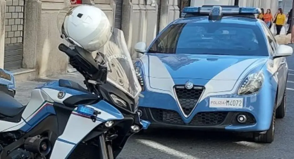 Crotone, aggredisce gli agenti della volante con coltello e cesoia: arrestato