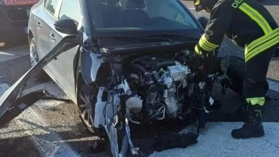Incidente sulla 280 nei pressi dell’aeroporto di Lamezia Terme: quattro auto coinvolte, strada chiusa