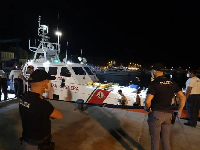 Sbarchi del 22 e 23 agosto, arrestati 4 presunti scafisti a Roccella Jonica