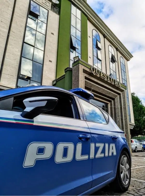 Parrucchiere, estetista e garage senza autorizzazioni: sequestri e denunce a Vibo