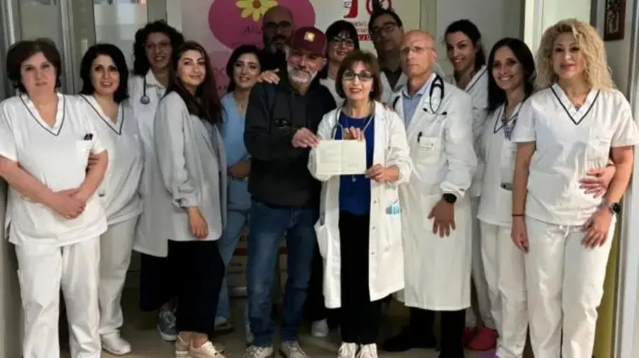 Il Lametino Igor Colombo dona i proventi del suo libro al reparto di oncologia dell’ospedale "Giovanni Paolo II"