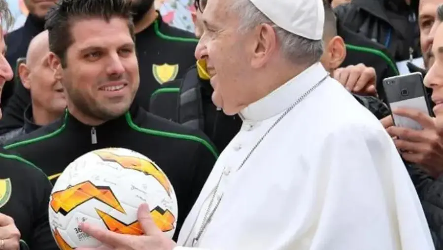 Il calcio si ferma per la morte di Papa Francesco:  rinviate tutte le partite di oggi
