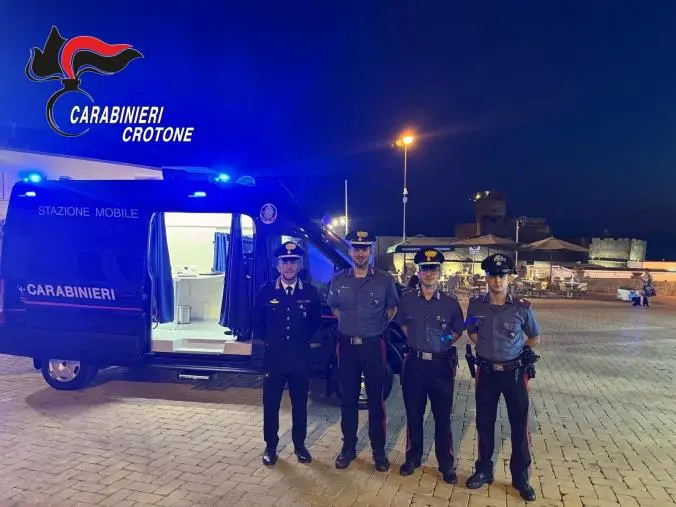 Violano i domiciliari: 2 arresti nel Crotonese
