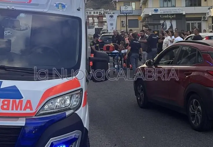 Incidente su Via Lucrezia della Valle a Catanzaro: ferito un motociclista dopo lo scontro