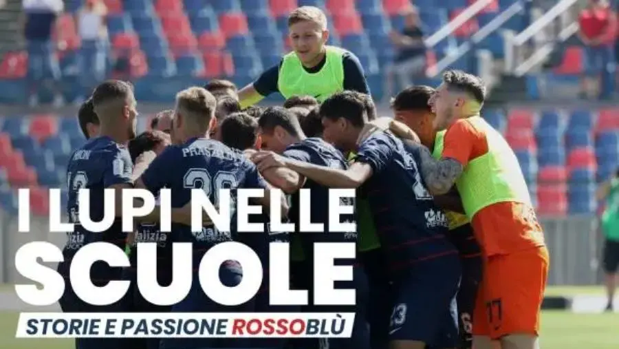 Cosenza, i calciatori rossoblù incontrano gli studenti del "Telesio"