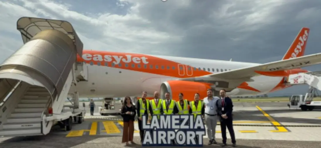 images Lamezia Terme vola a Parigi Orly con EasyJet: il collegamento sarà 2 volte a settimana 
