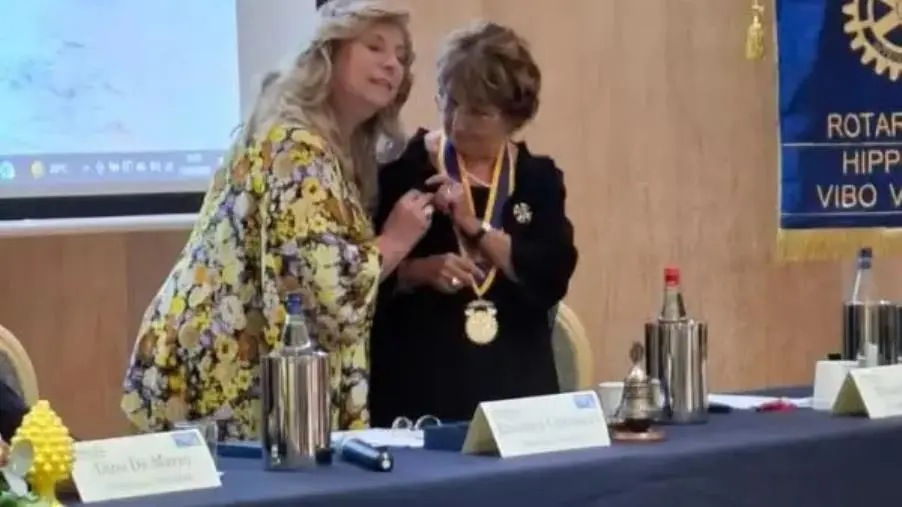 Daniela Rotino alla guida del Rotary Hipponion: “Più vicini al territorio e al cuore del Distretto”